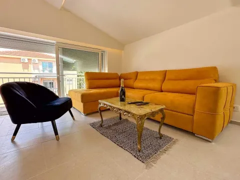 Izdavanje, jednosoban stan, 50m², Centar, Tivat - image 4