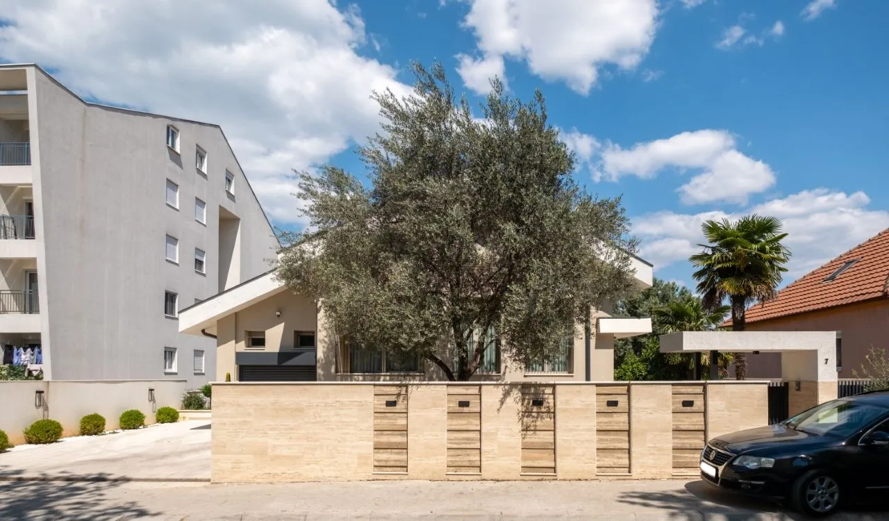 Rent, house, 280m², Stari Aerodrom, Podgorica