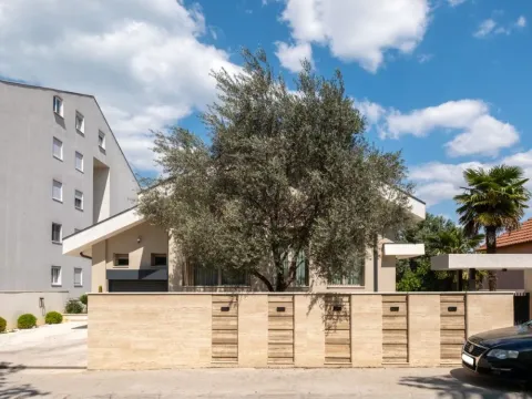 Izdavanje, kuća, 280m², Stari Aerodrom, Podgorica - image 19