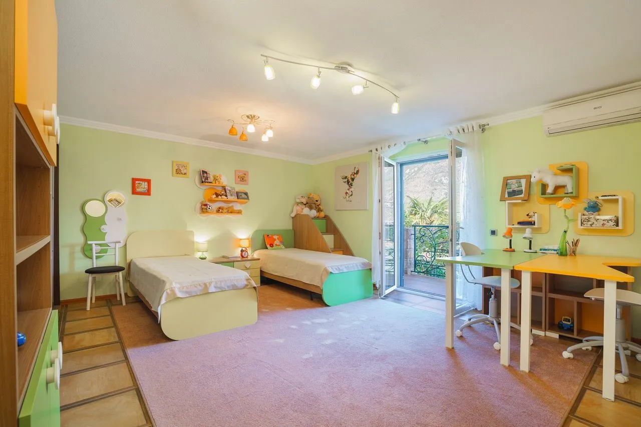 Sale, house, 300m², Stoliv, Kotor