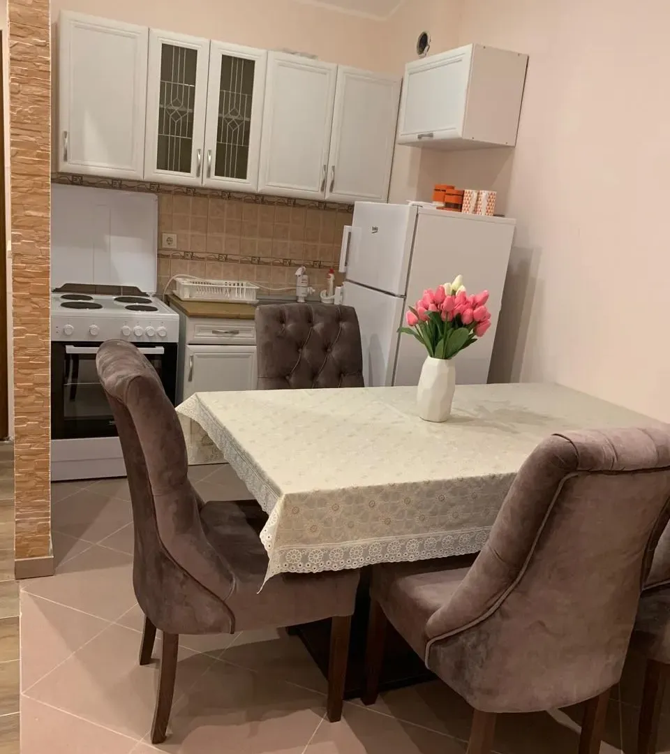 Rent, two bedroom apartment, 73m², Bečići, Budva