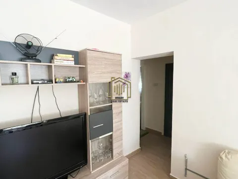 Izdavanje, dvosoban stan, 60m², Centar, Bar - image 2