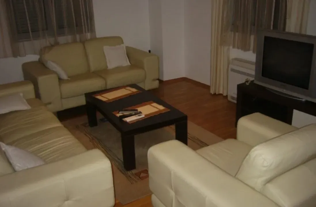 Izdavanje, trosoban stan, 90m², Gorica C, Podgorica