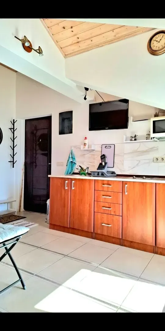Izdavanje, jednosoban stan, 17m², Kumbor, Herceg Novi
