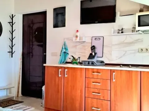 Izdavanje, jednosoban stan, 17m², Kumbor, Herceg Novi - image 2