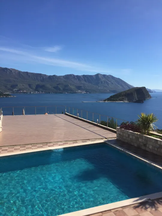 Izdavanje, dvosoban stan, 100m², Vidikovac, Budva