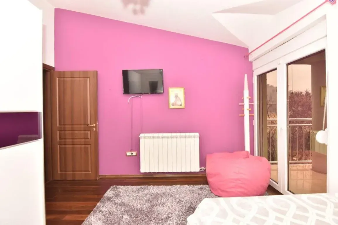 Rent, house, 175m², Vranići, Podgorica
