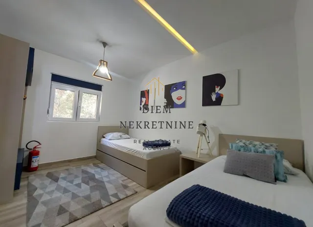 Rent, two bedroom apartment, 70m², Dobrota, Kotor
