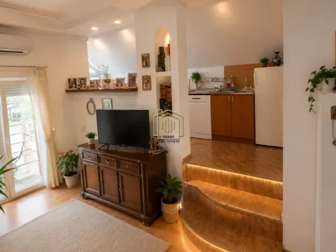 Prodaja, četvorosoban stan, 200m², Cemenca, Nikšić - image 4