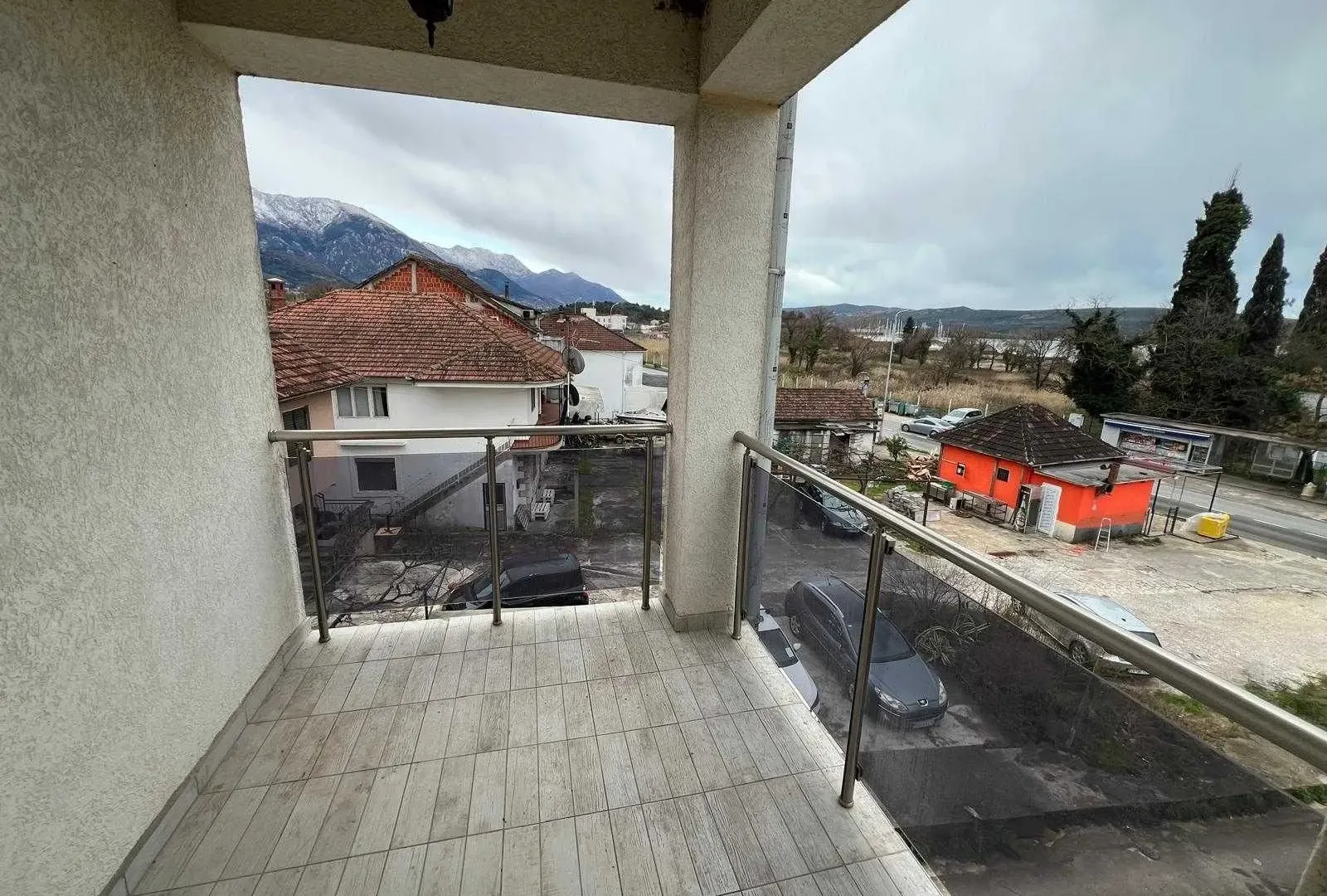 Izdavanje, dvosoban stan, 56m², Marići, Tivat