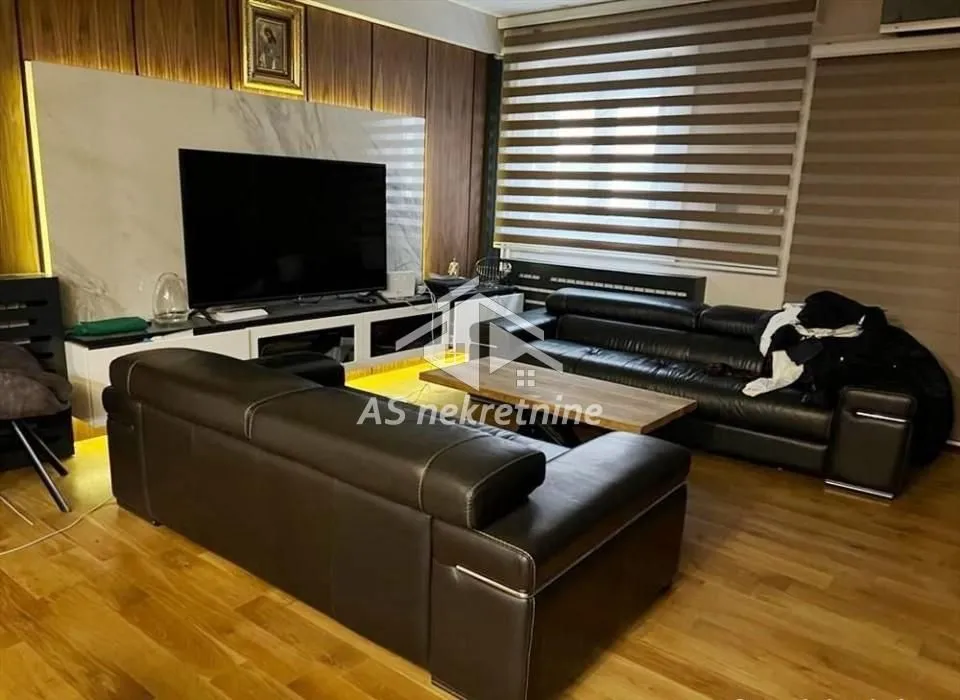 Izdavanje, četvorosoban stan, 120m², Neimar, Vračar Sve Podlokacije