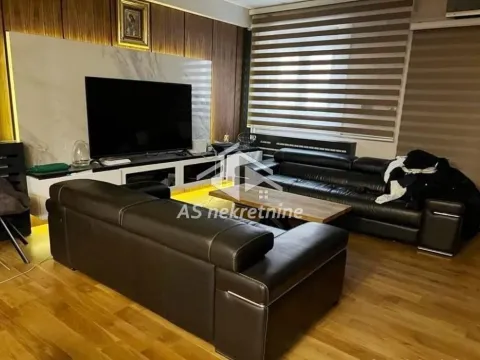 Izdavanje, četvorosoban stan, 120m², Neimar, Vračar Sve Podlokacije