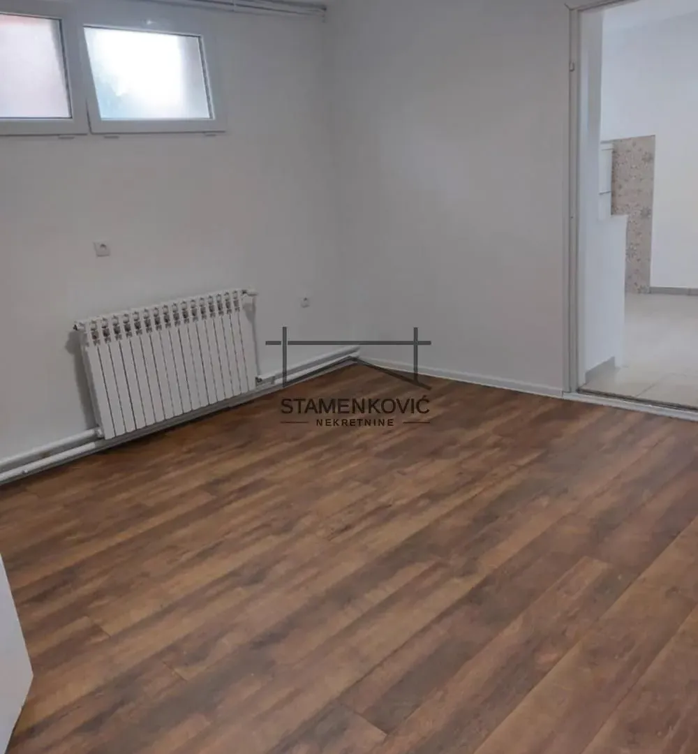 Prodaja, kuća, 360m², Veternik, Novi Sad Sve Podlokacije