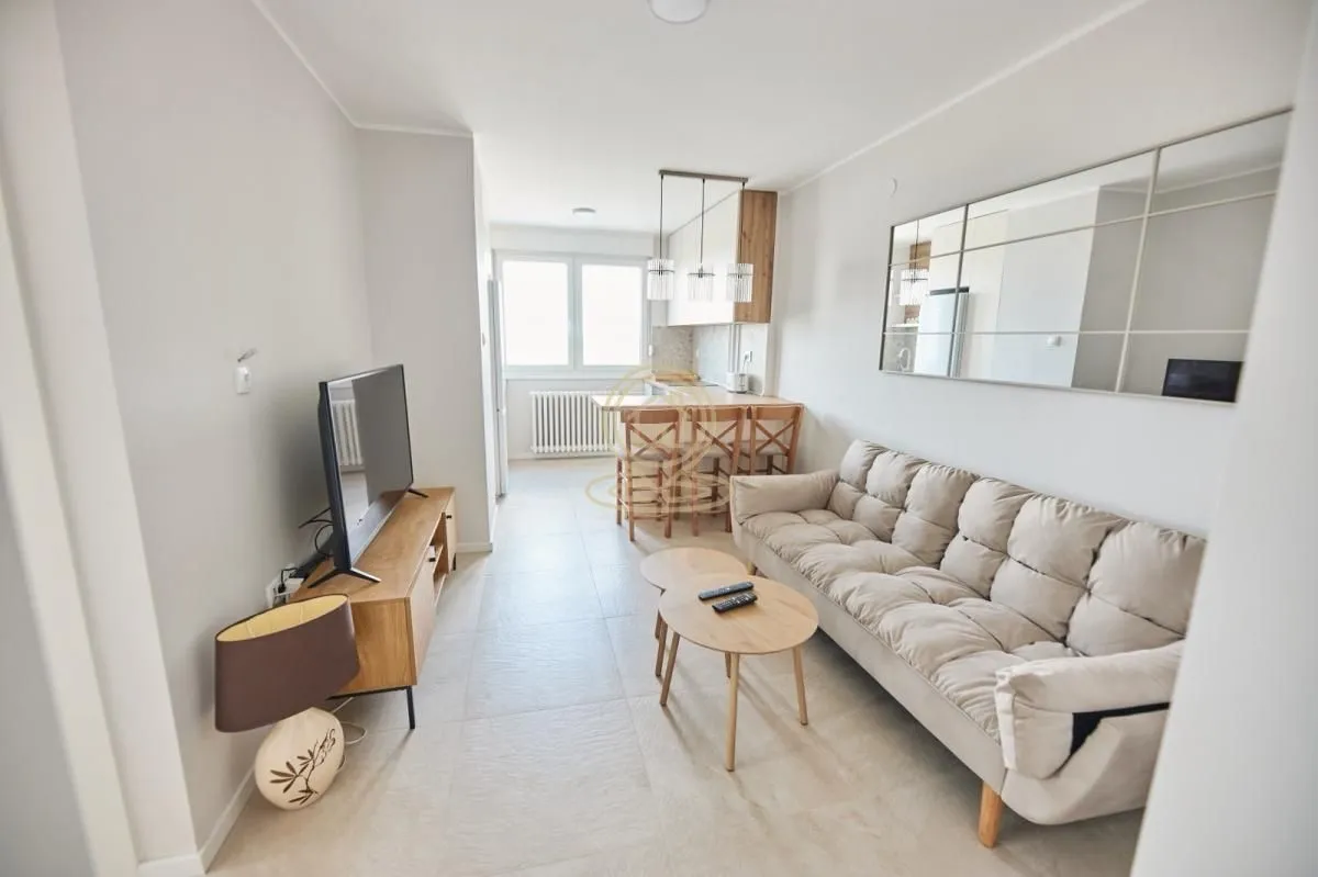 Izdavanje, jednosoban stan, 38m², Bulevar Oslobodjenja, Novi Sad Sve Podlokacije