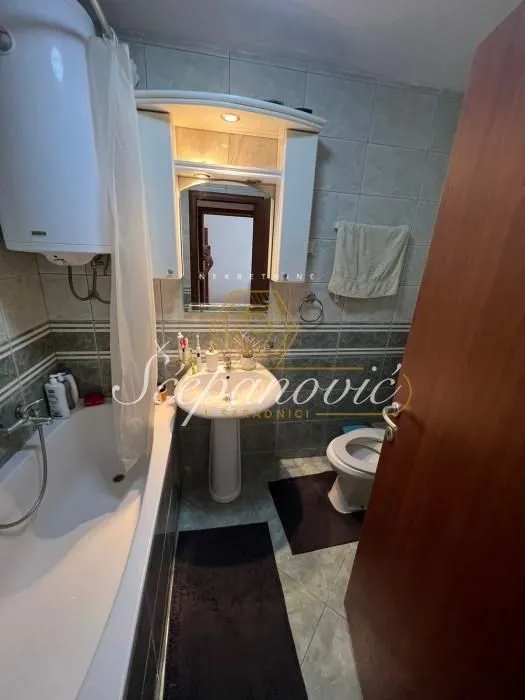 Izdavanje, trosoban stan, 72m², Podbara, Novi Sad Sve Podlokacije