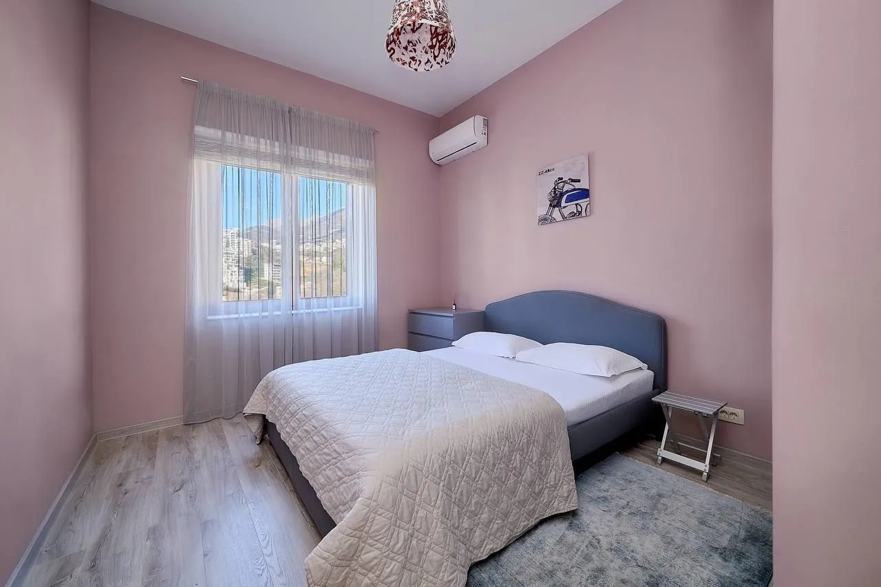 Rent, one bedroom apartment, 60m², Bečići, Budva