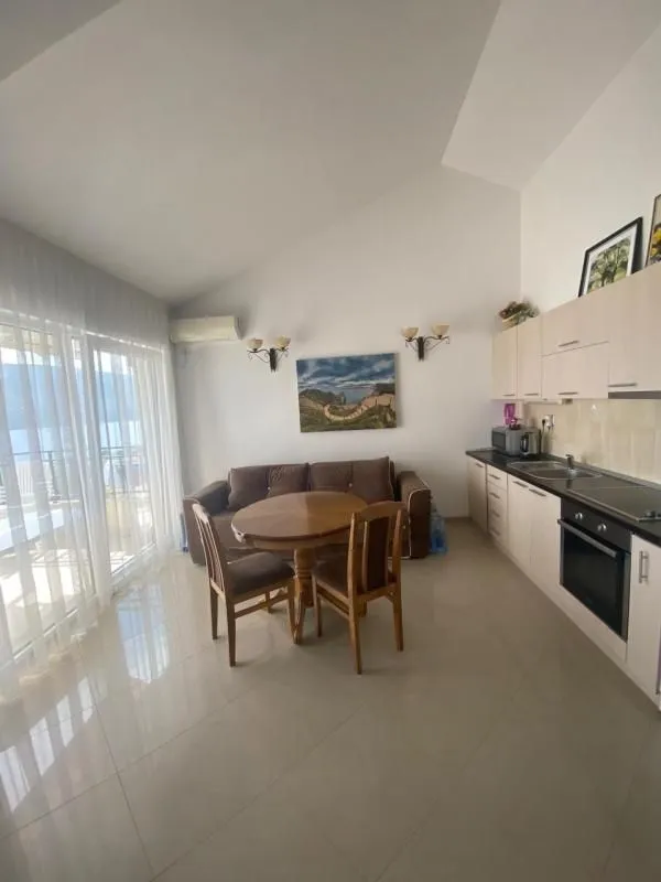 Prodaja, dvosoban stan, 65m², Baošići, Herceg Novi