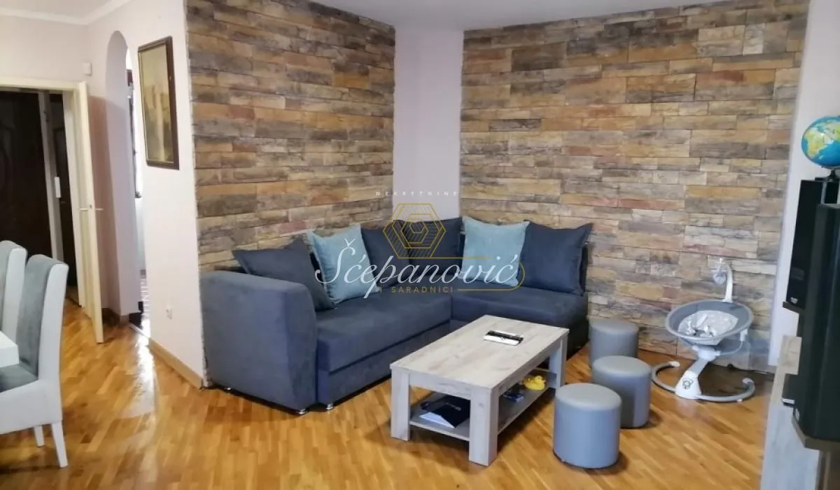 Prodaja, trosoban stan, 71m², Salajka, Novi Sad Sve Podlokacije