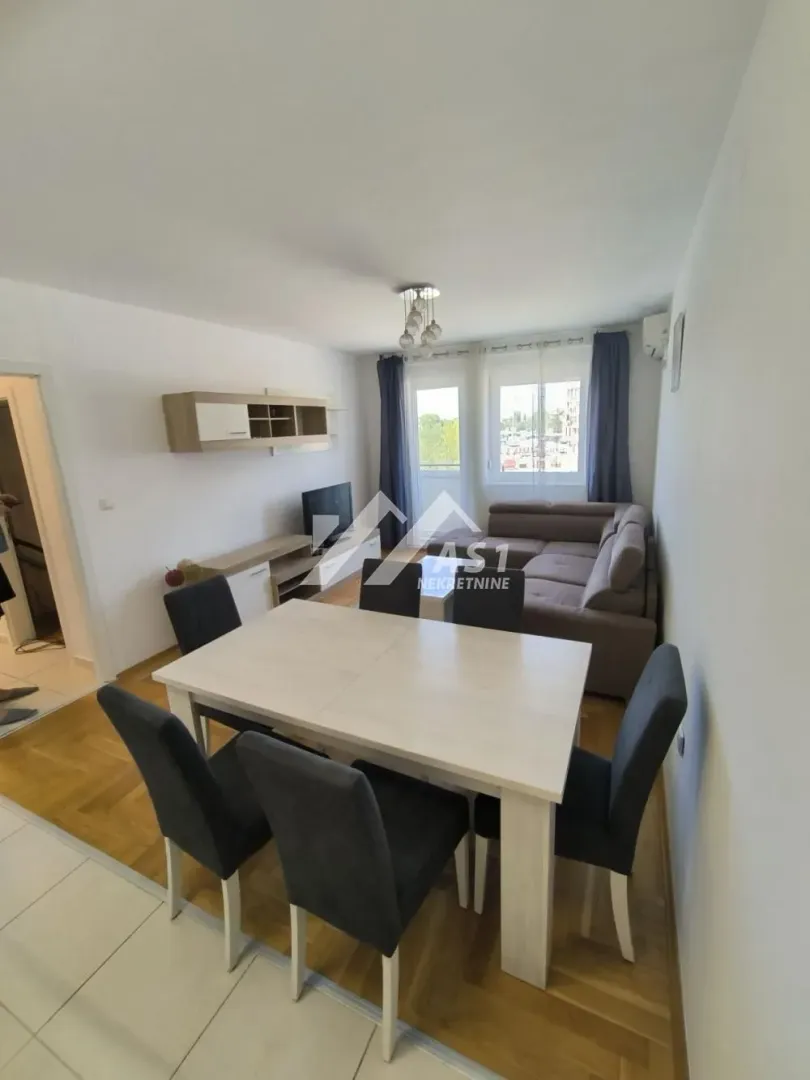 Living room with a dining table and a sofa seating set.