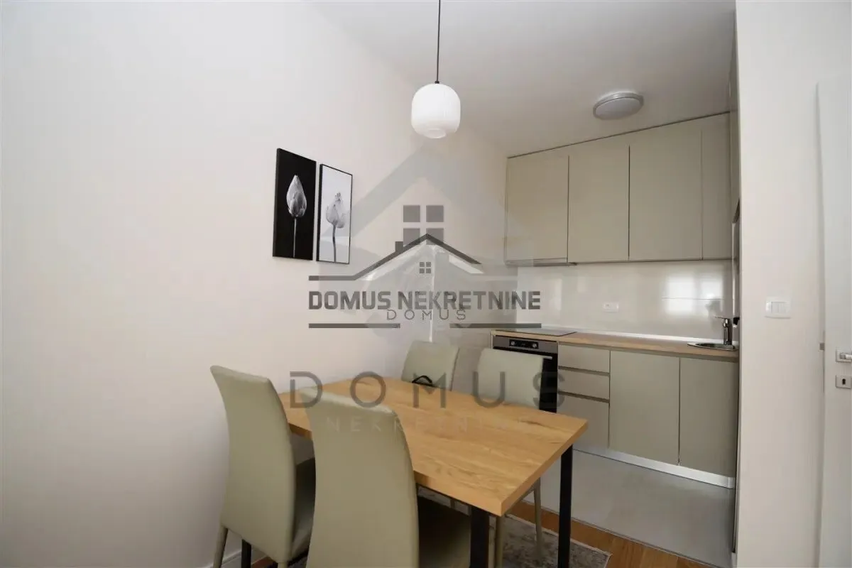 Izdavanje, jednosoban stan, 50m², Central Point, Podgorica