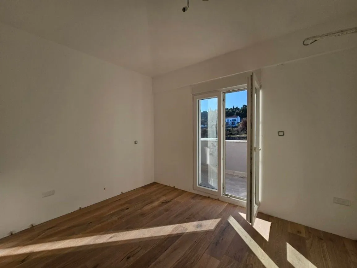 Prodaja, četvorosoban stan, 143m², Momišići, Podgorica