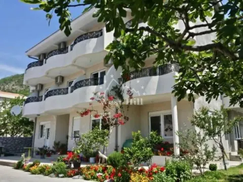 Prodaja, ugostiteljski objekat, 600m², Bečići, Budva - image 1