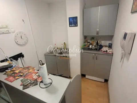 Izdavanje, poslovni prostor, 93m², Čukarica, Beograd - image 13