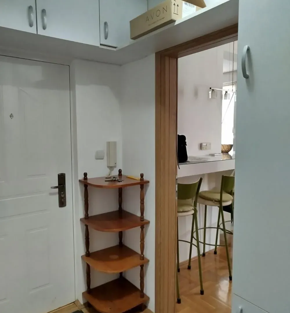 Prodaja, trosoban stan, 74m², Vojvode Vlahovica, Beograd