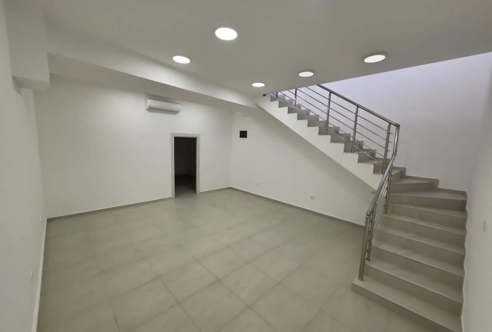 Rent, office space, 110m², Blok 6, Podgorica