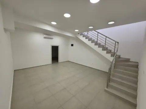 Izdavanje, poslovni prostor, 110m², Blok 6, Podgorica - image 4