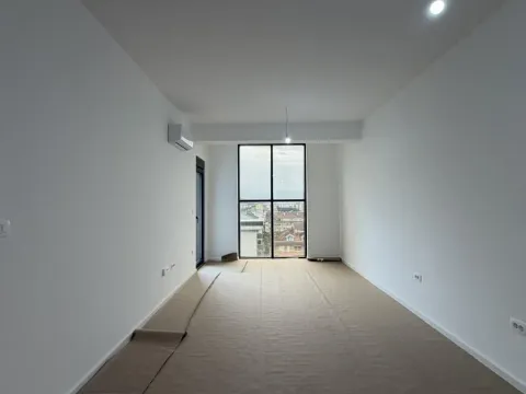 Izdavanje, poslovni prostor, 261m², Stari Aerodrom, Podgorica - image 13