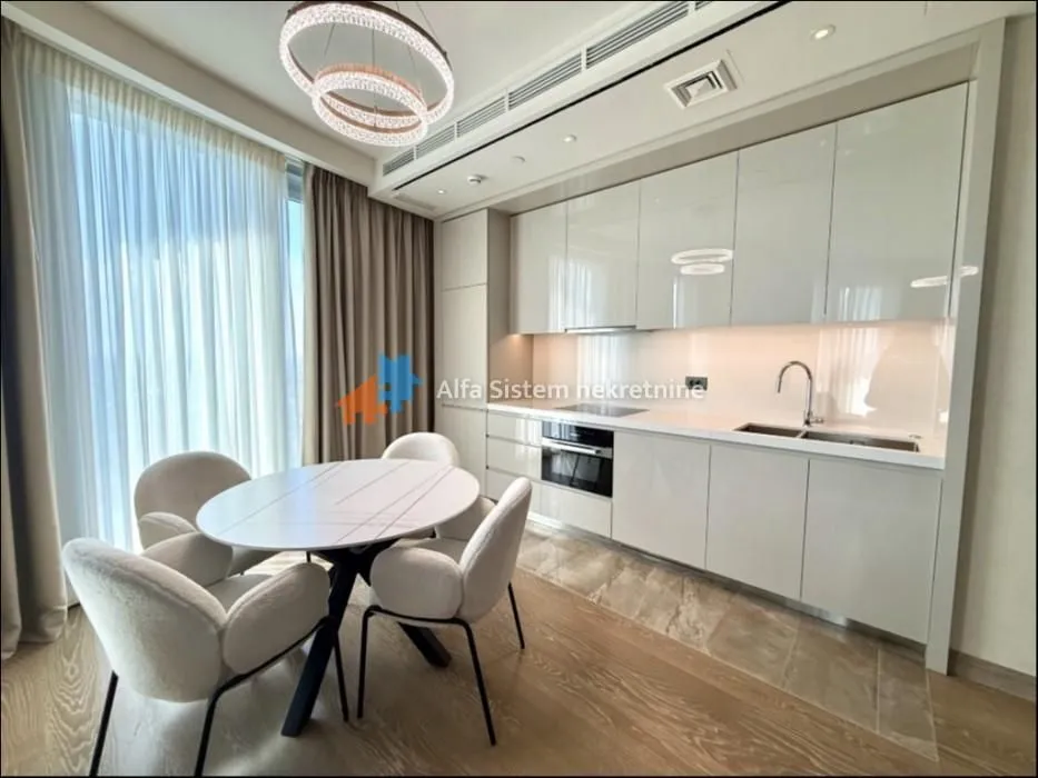 Izdavanje, trosoban stan, 98m², Savski Venac, Beograd