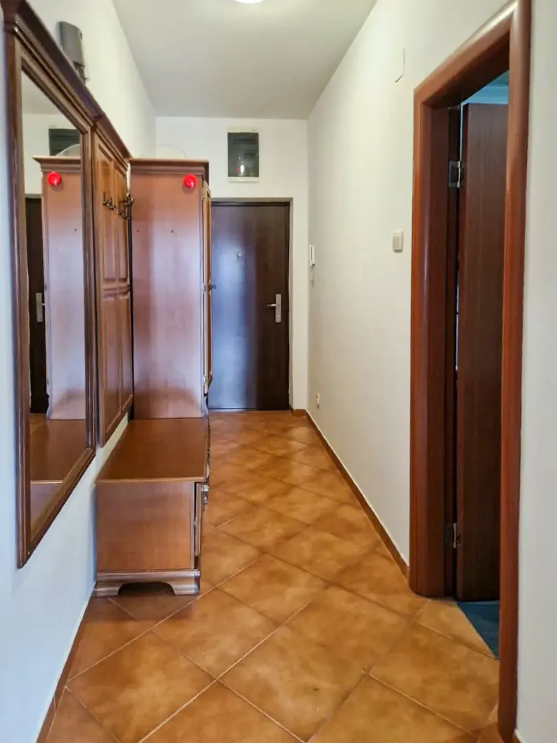 Izdavanje, jednosoban stan, 50m², Centar, Tivat
