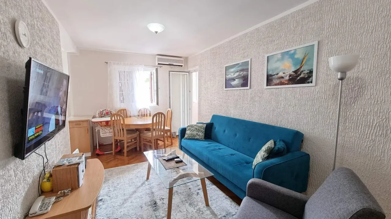 Izdavanje, jednosoban stan, 47m², Budva, Crna Gora