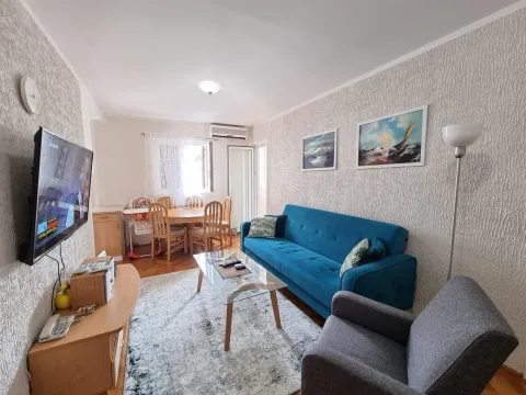 Izdavanje, jednosoban stan, 47m², Budva, Crna Gora