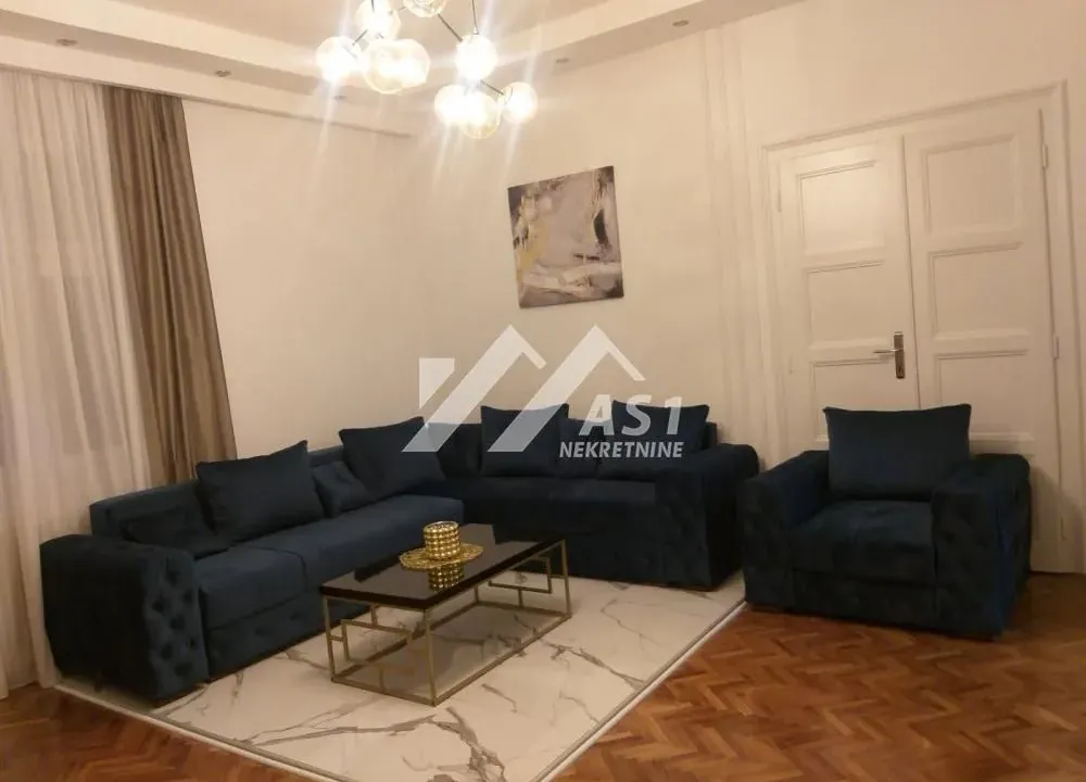 Izdavanje, trosoban stan, 100m², Centar, Novi Sad