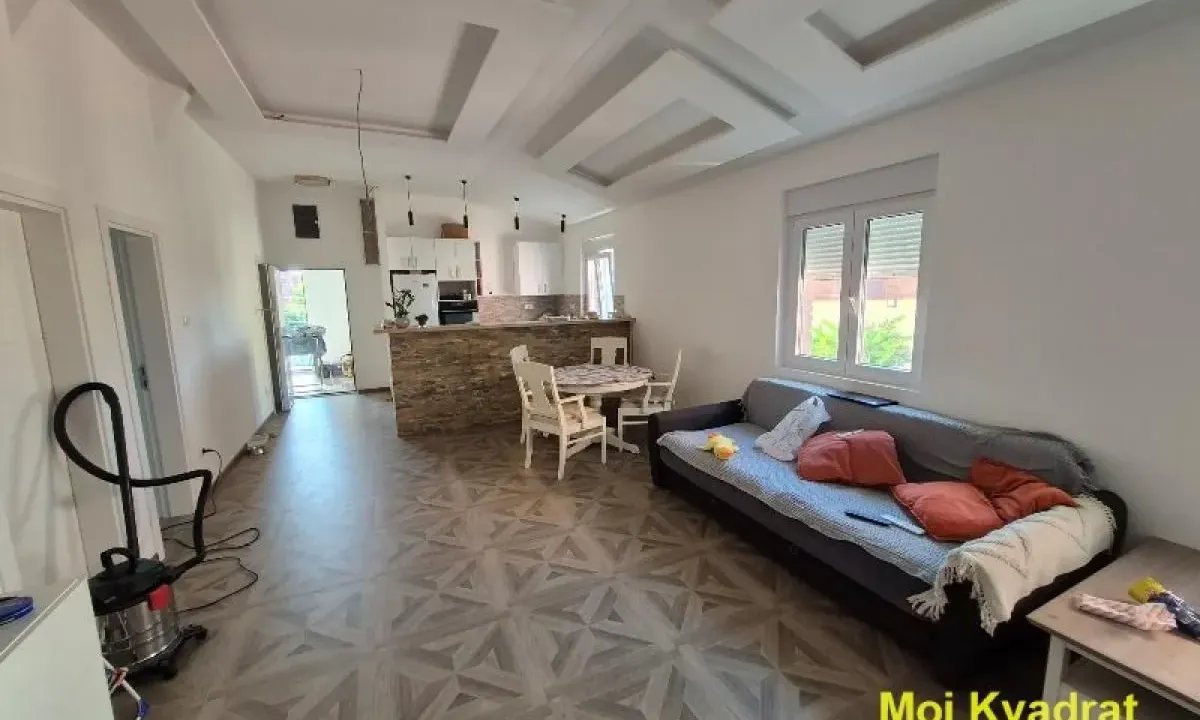 Prodaja, četvorosoban stan, 105m², Zemun Sve Podlokacije, Beograd