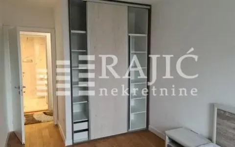 Bedroom with a large built-in wardrobe and a view of the bathroom. - image 6