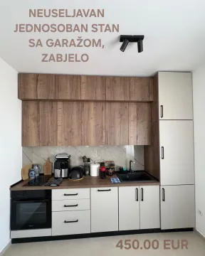 Moderna kuhinja sa drvenim elementima i ugradnim uređajima. - image 3
