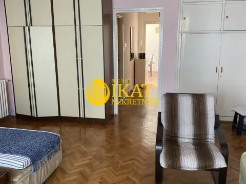 Izdavanje, jednosoban stan, 47m², Vračar Sve Podlokacije, Beograd