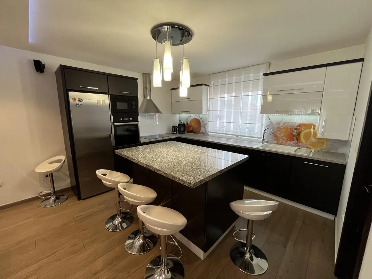 Sale, house, 402m², Adice, Novi Sad Sve Podlokacije