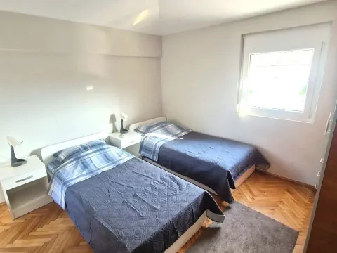 Izdavanje, trosoban stan, 88m², Centar, Tivat - image 7