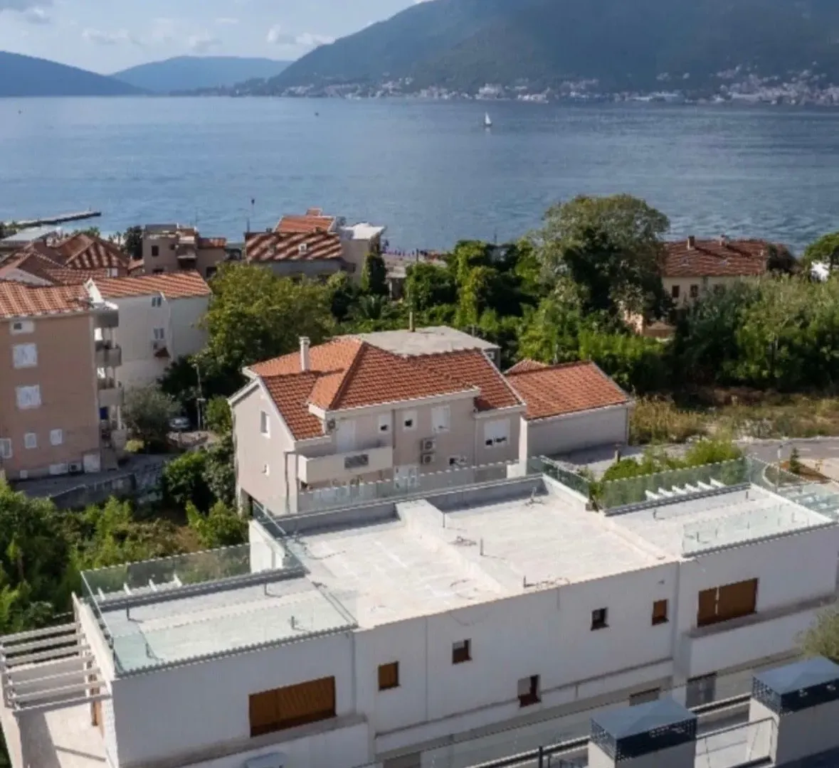 Izdavanje, dvosoban stan, 73m², Donja Lastva, Tivat
