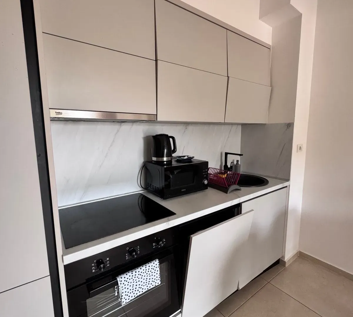 Rent, one bedroom apartment, 50m², Bečići, Budva