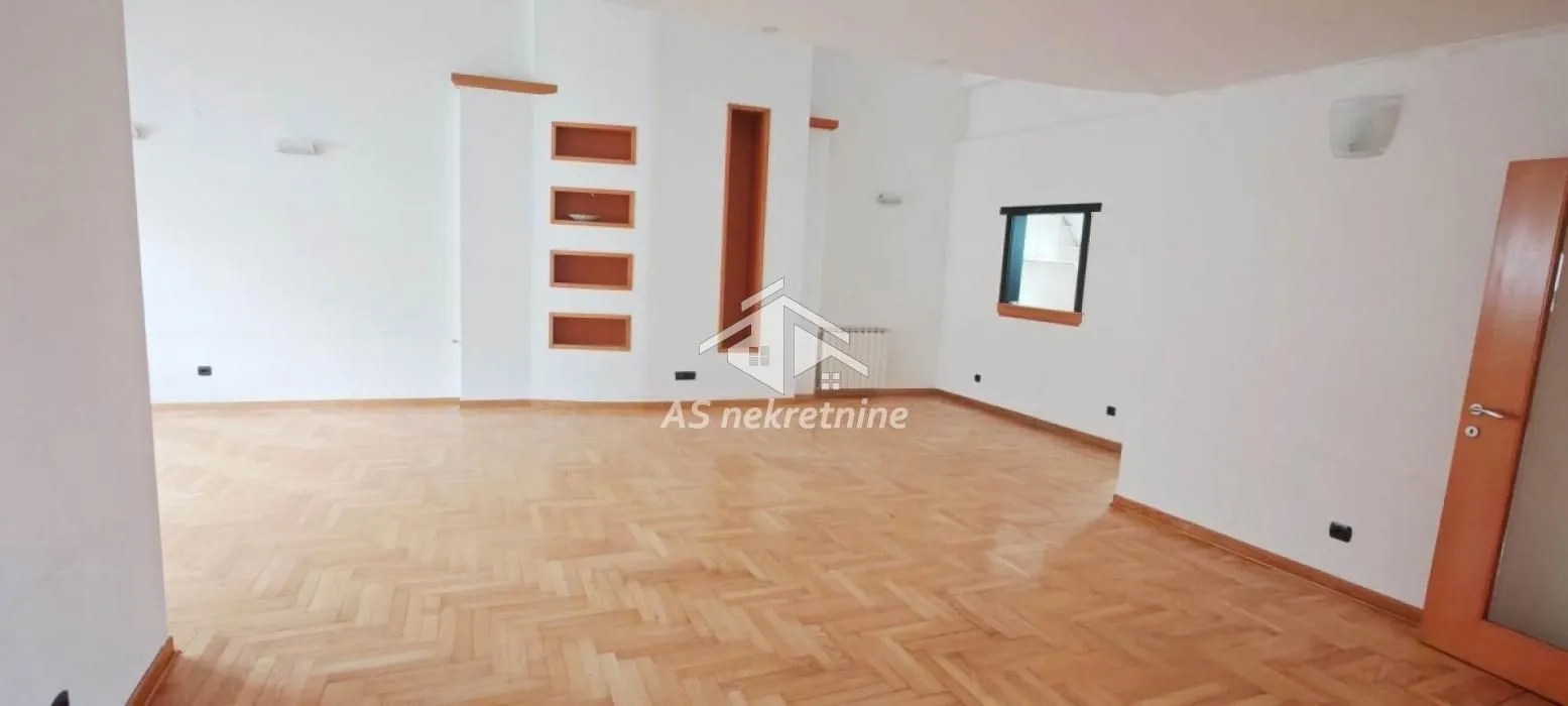 Prodaja, stan, 207m², Kalenić Pijaca, Vračar Sve Podlokacije