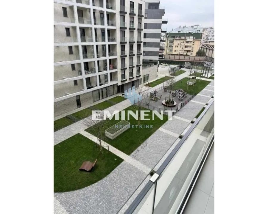 Izdavanje, trosoban stan, 77m², Gundulićev Venac, Beograd