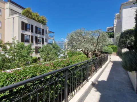 Prodaja, dvosoban stan, 115m², Porto Montenegro, Tivat - image 2