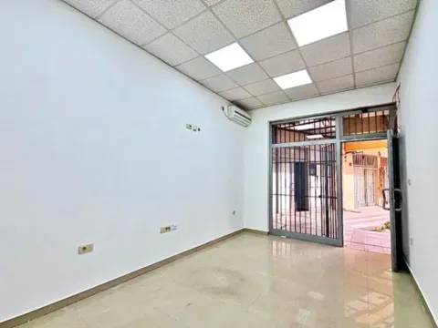 Izdavanje, poslovni prostor, 19m², Stari Aerodrom, Podgorica - image 4