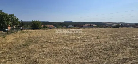 Zemljište in Sremčica