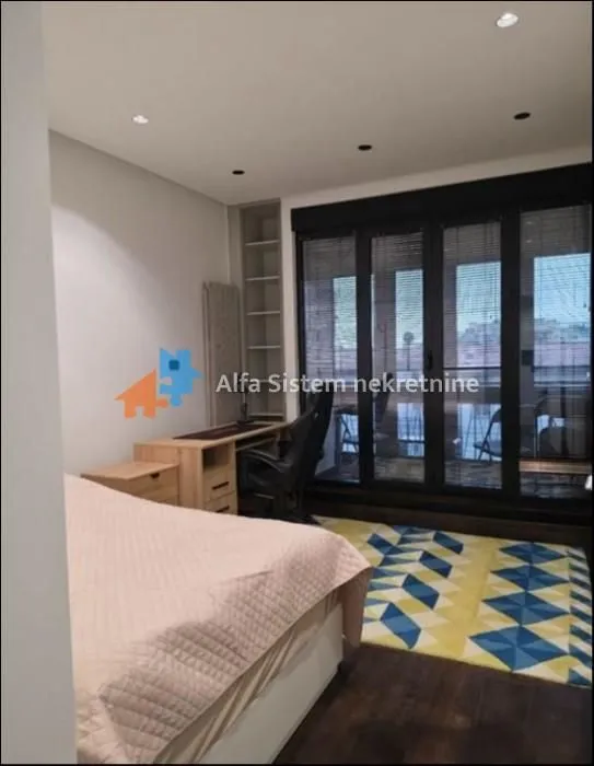 Rent, four bedroom apartment, 95m², Stari Grad, Beograd